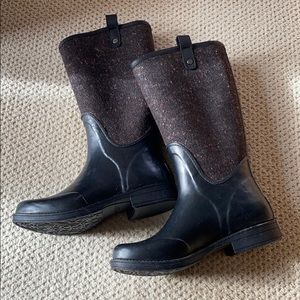 Never been worn UGG rain/snow boots!